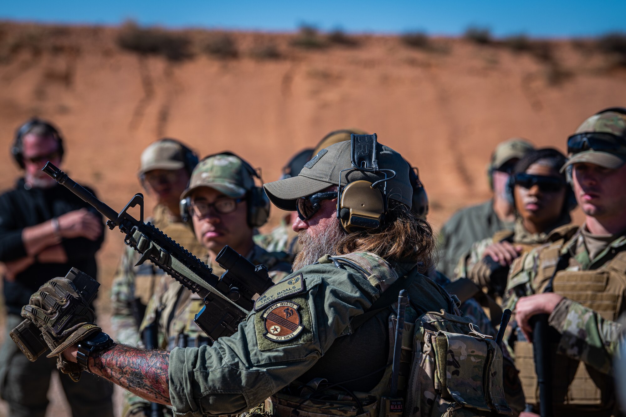 A U.S. Air Force instructor with the 371st Special Operations Combat Training Squadron shows Air Commandos with the 27th Special Operations Wing how to conduct a field reload during the Special Operations Task Unit-192 course at Melrose Air Force Range, N.M., Nov. 2, 2023. The course took place over three weeks, instructing participants in a variety of skills aimed at enhancing their field survival capabilities. (U.S. Air Force photo by Staff Sgt. Vernon R. Walter III)