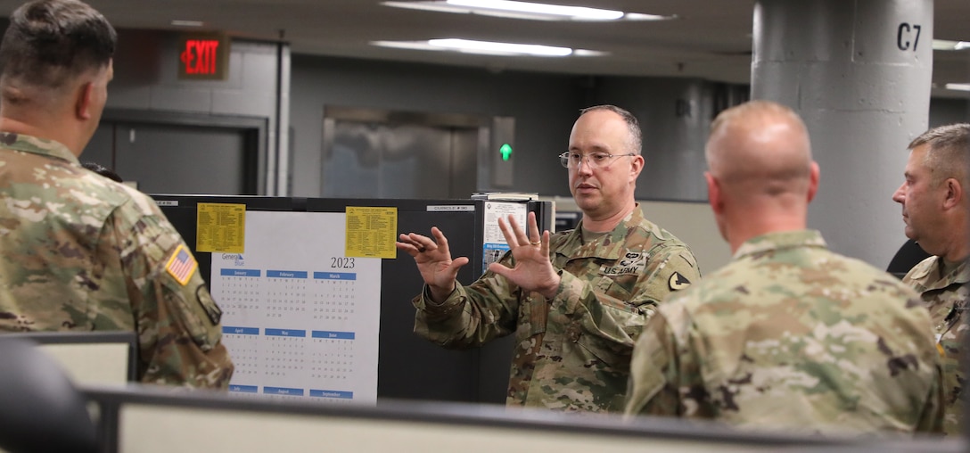 Anderson, Reeves meet with JMC’s Reserve Element Detachment