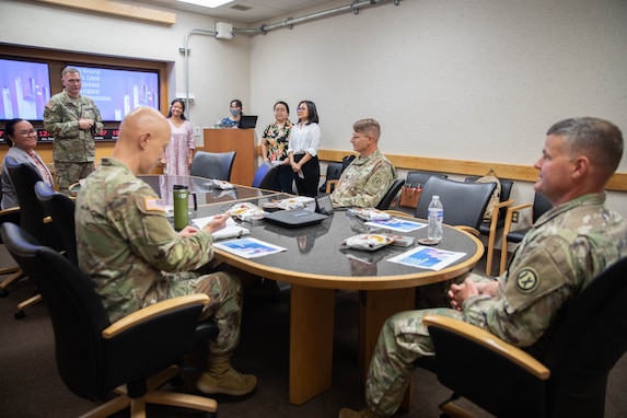 9th Mission Support Command hosts Hawaii interns in support of U.S. Army Pacific internship initiative