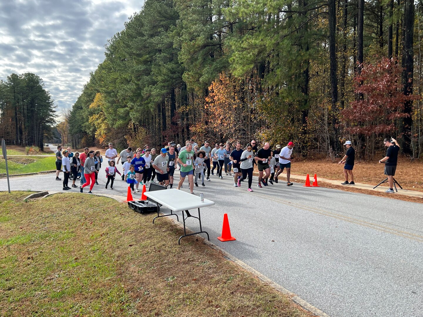 Soldiers and families running in Turkey Trot