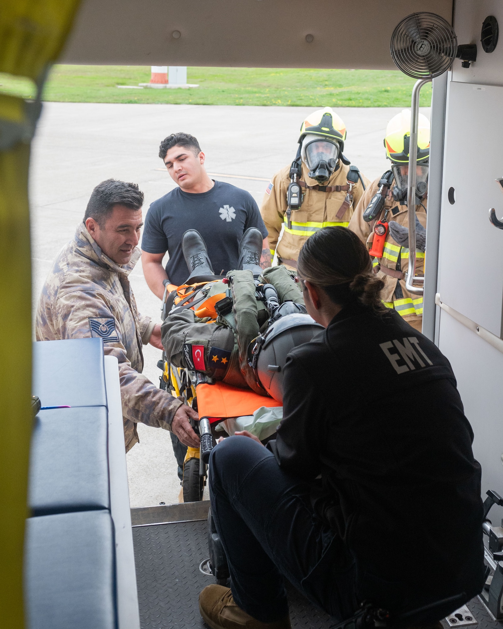 Personnel from the 39th Medical Group, 39th Civil Engineer Squadron, and the Turkish air force’s 10th Tanker Base Command prepare to transport a simulated injured pilot during a crash, damaged, or disabled aircraft recovery (CDDAR) exercise at Incirlik Air Base, Türkiye, Jan. 8, 2024.