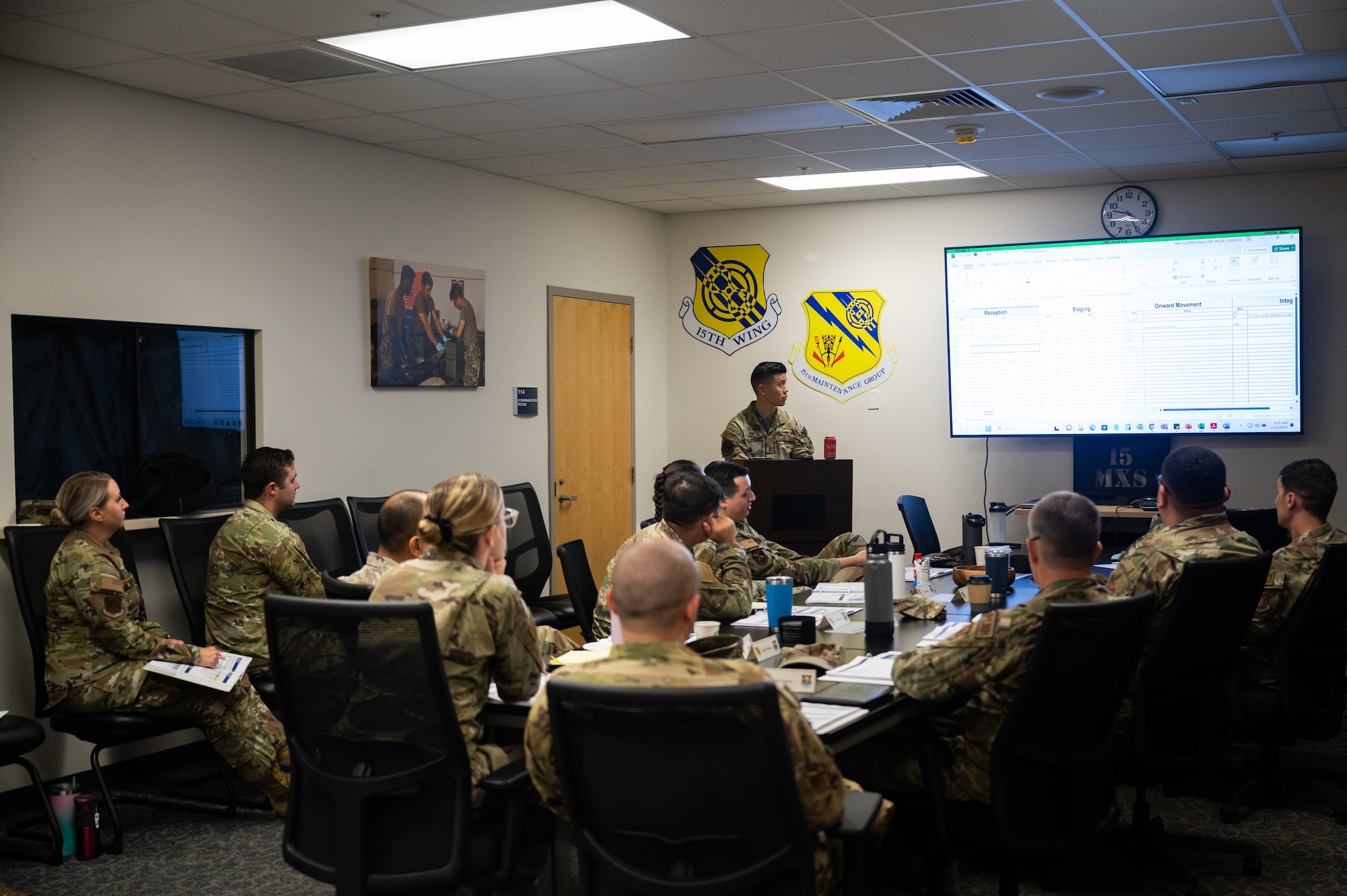 Airmen attend meeting.
