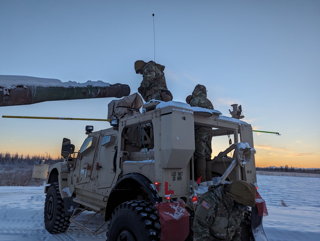 Soldiers train to enable Arctic dominance during cold weather course in Alaska