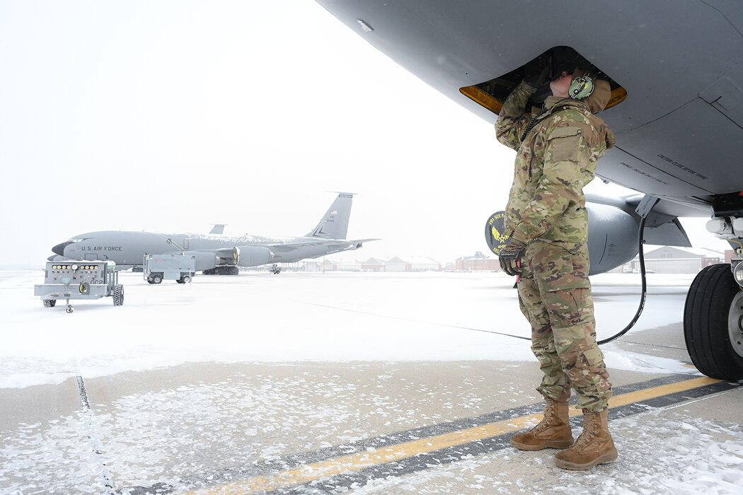 Senior Airman prepares a KC-135T Stratotanker