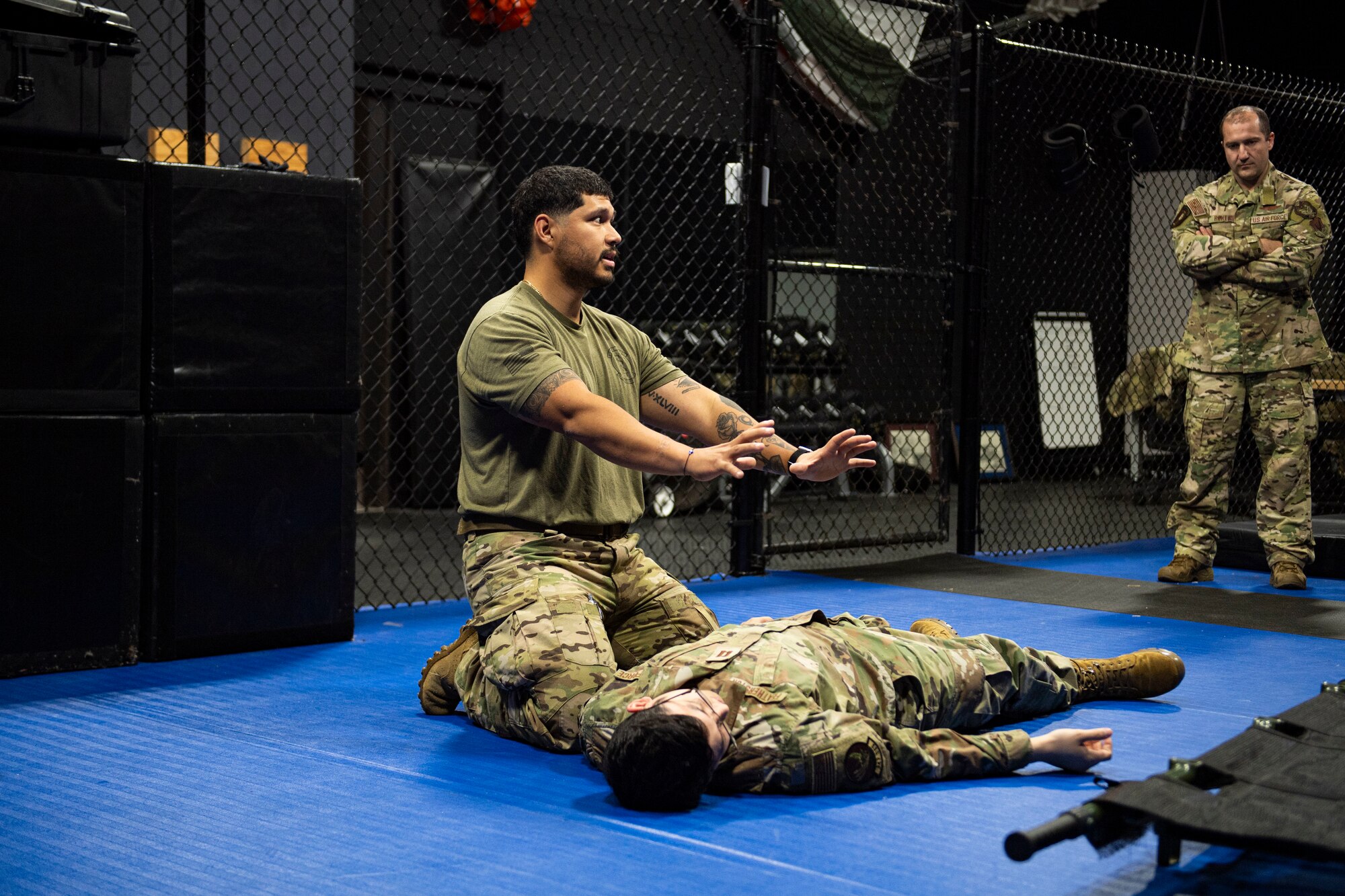 A TCCC instructor shows on to put a simulated casualty on a litter.