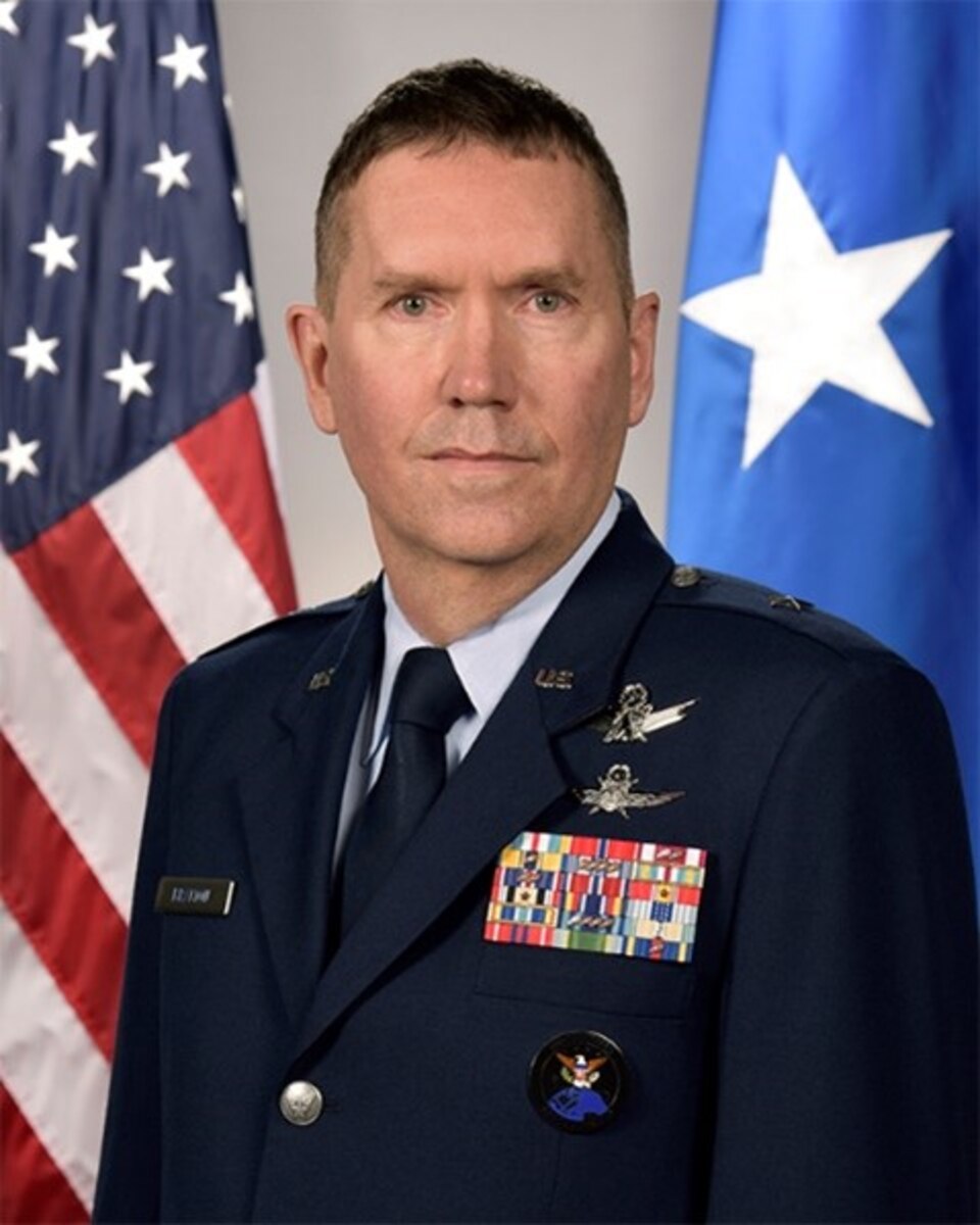 Official photo of Lt. Gen. Shawn N. Bratton.