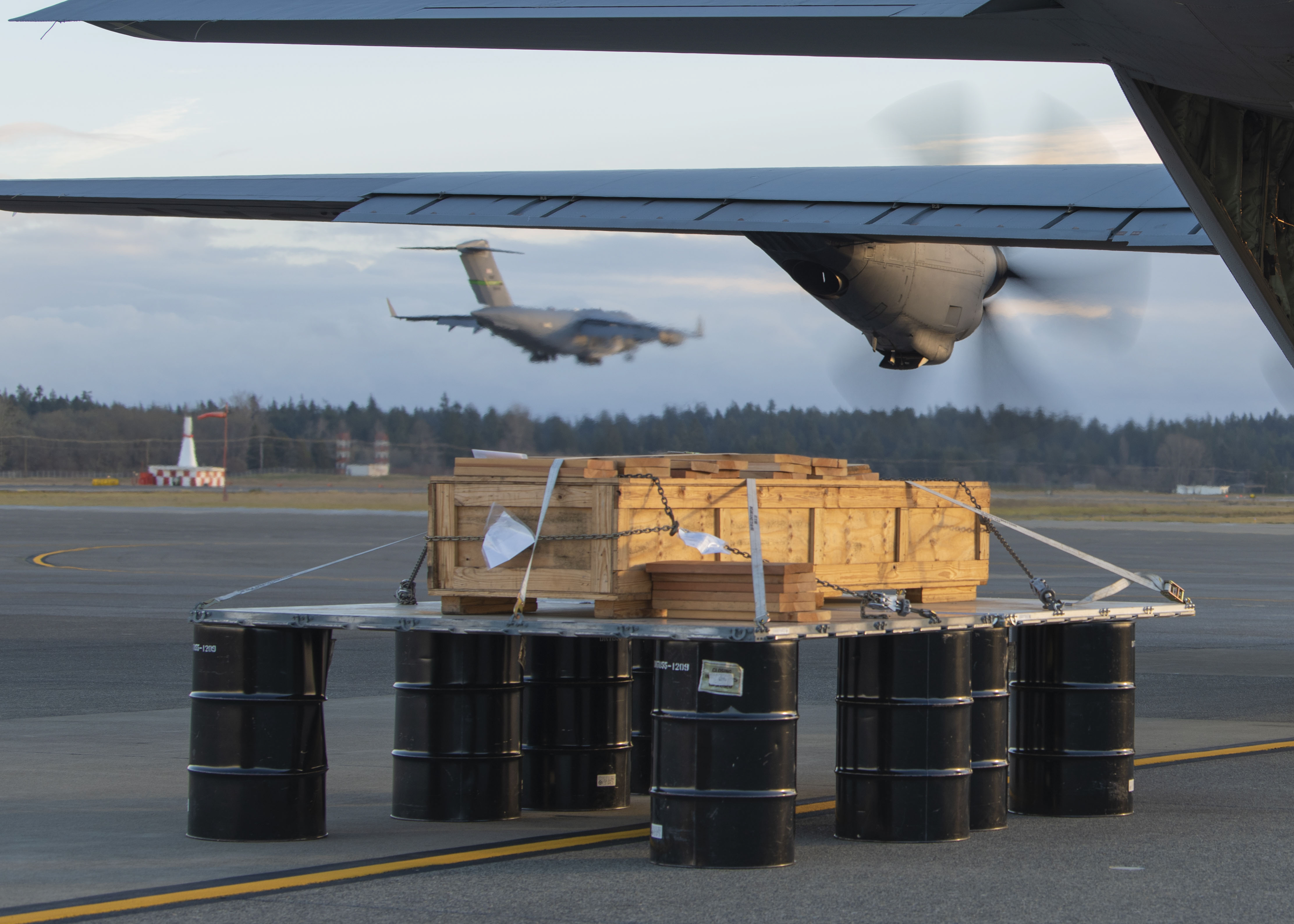 62d AW, Little Rock AFB, Royal New Zealand Air Force Train On Combat ...