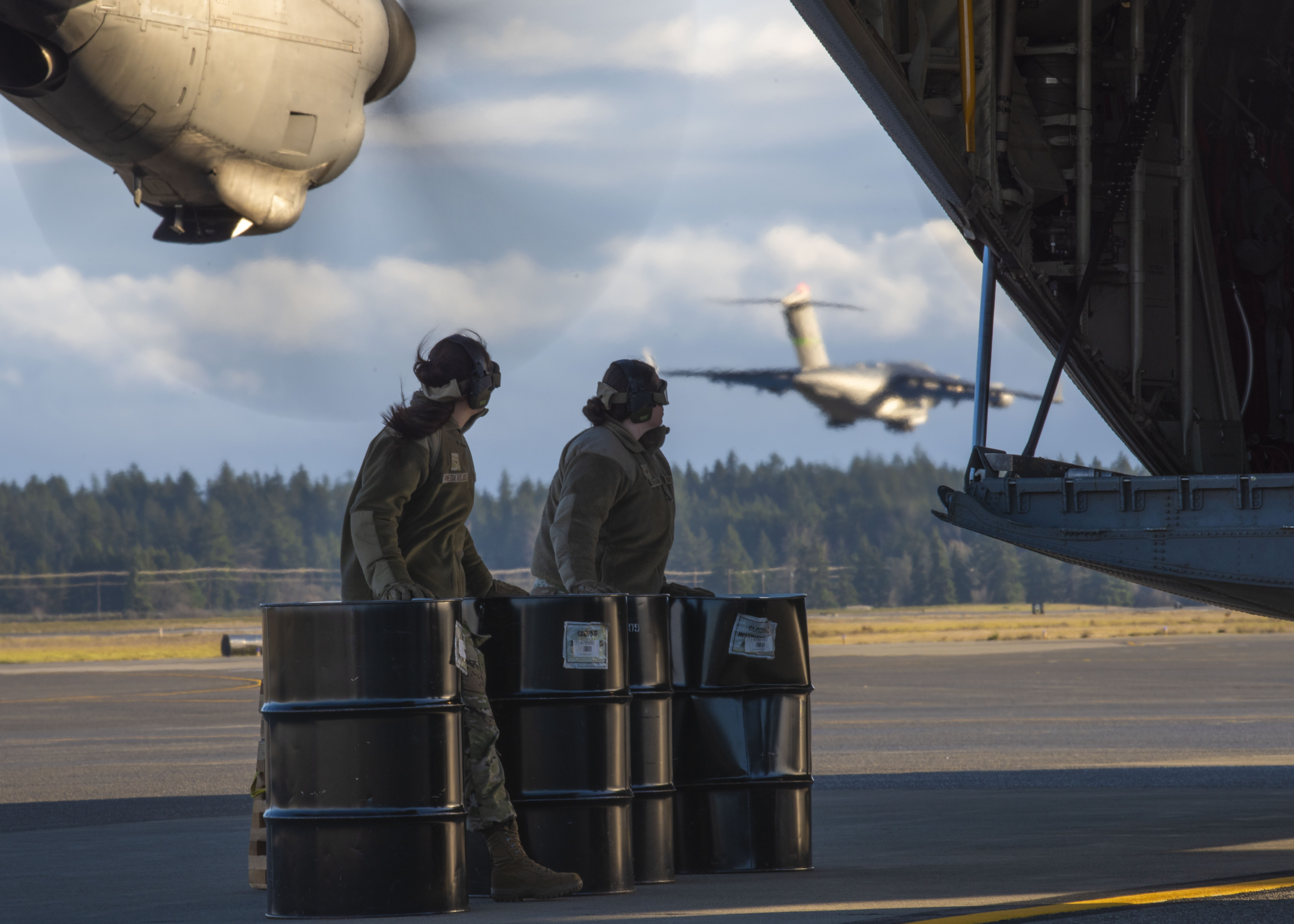 62d AW, Little Rock AFB, Royal New Zealand Air Force Train On Combat ...