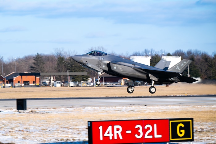 Scott AFB successfully hot-pit refuels F-35 for the first time,