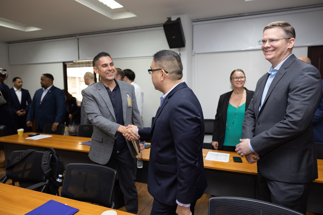 Unit leaders meet with unit members and Royal Thai Army