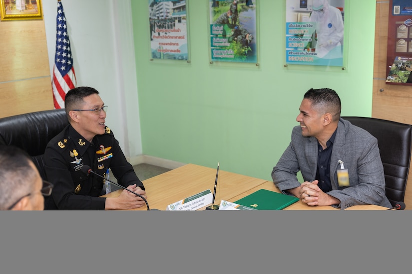 Unit leaders meet with unit members and Royal Thai Army