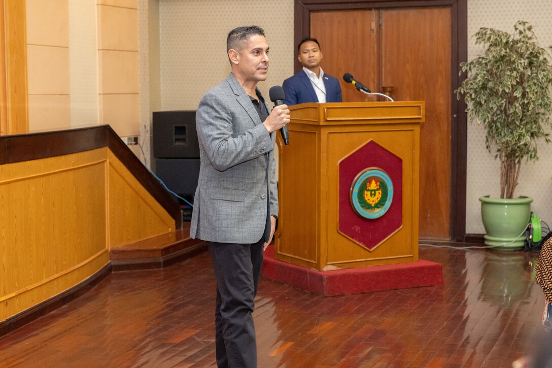 Unit leaders meet with unit members and Royal Thai Army