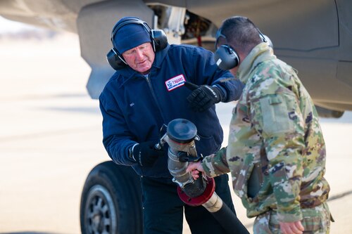Scott AFB successfully hot-pit refuels F-35 for the first time,