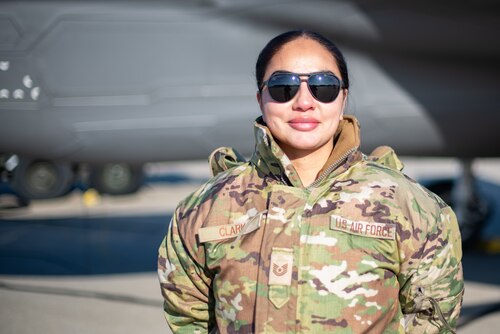 Scott AFB successfully hot-pit refuels F-35 for the first time,