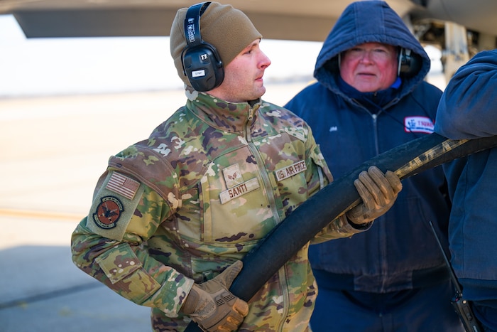 Scott AFB successfully hot-pit refuels F-35 for the first time,