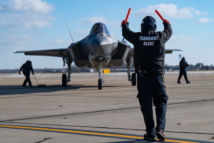 Scott AFB successfully hot-pit refuels F-35 for the first time,