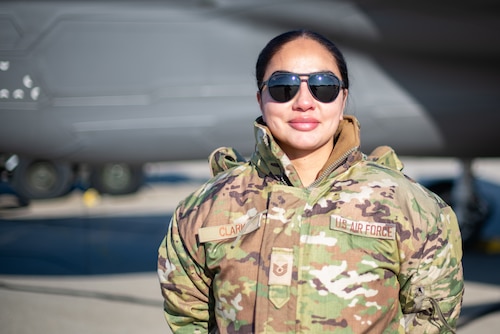 Scott AFB successfully hot-pit refuels F-35 for the first time,