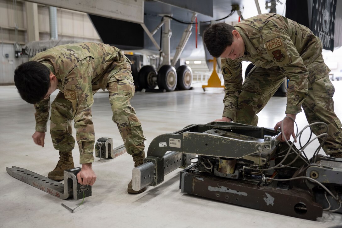 28th MXS holds 4th quarter weapons load competition