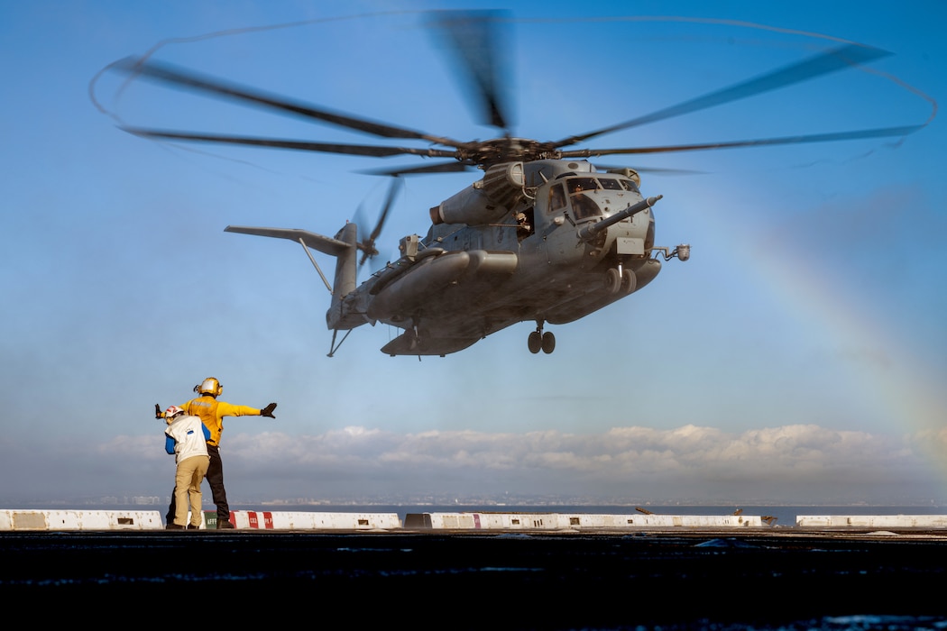 USS Somerset (LPD 25) conducts flight operations with VMM-165 while underway in the Pacific Ocean.