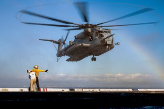 USS Somerset (LPD 25) conducts flight operations with VMM-165 while underway in the Pacific Ocean.