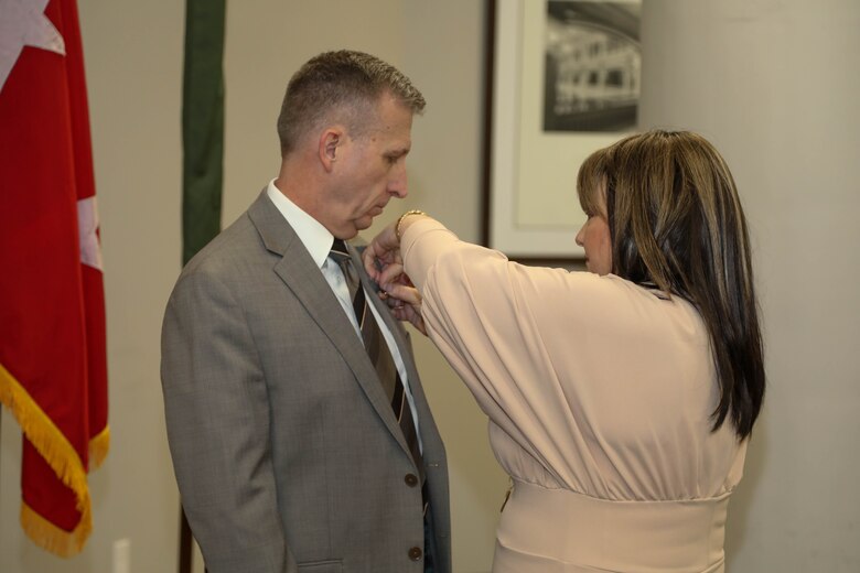 The U.S. Army Corps of Engineers, Great Lakes and Ohio River Division, inducted Regional Business Director Phil Johnson to the Senior Executive Service during a ceremony Jan. 30 at division headquarters in Cincinnati.