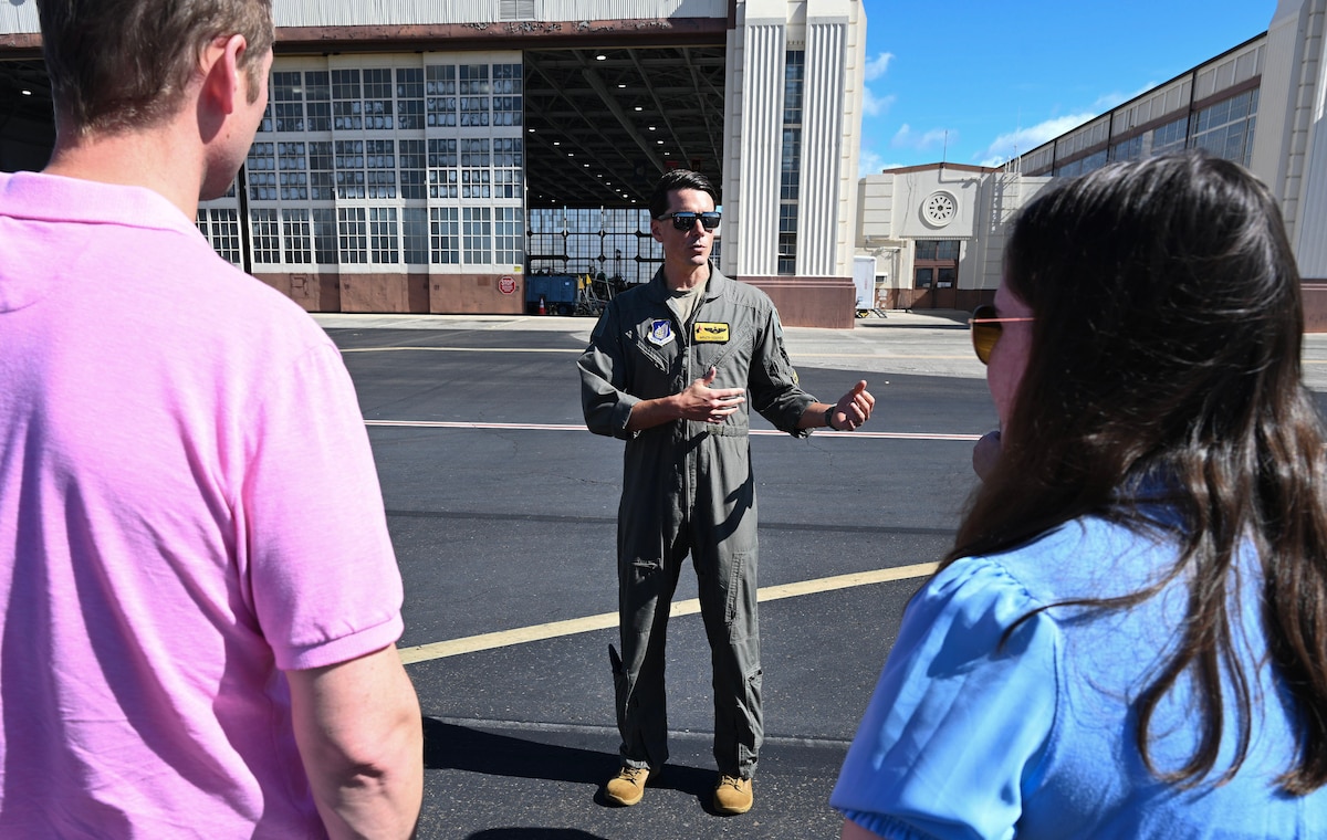 Staff delegation visits Pacific Air Forces, 15th Wing senior leaders