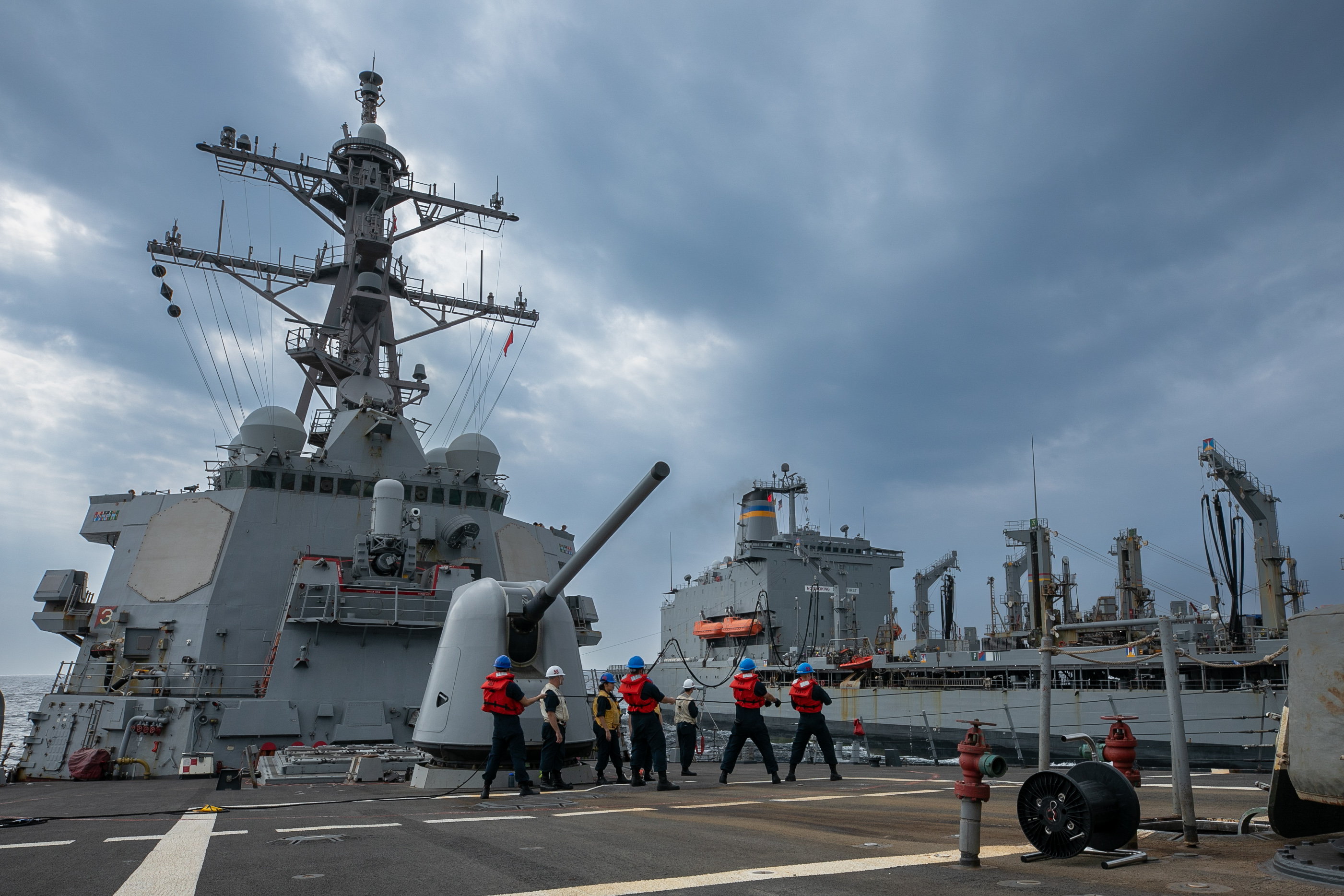 USS Laboon (DDG 58) replenishment with USNS Kanawha (T-AO 196).