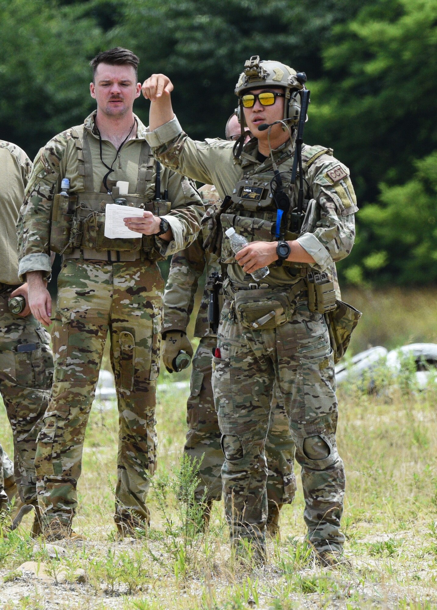 A Republic of Korea combat controller conducts operations during a combined ROK and U.S. cargo drop training event near Yeoju, Republic of Korea.