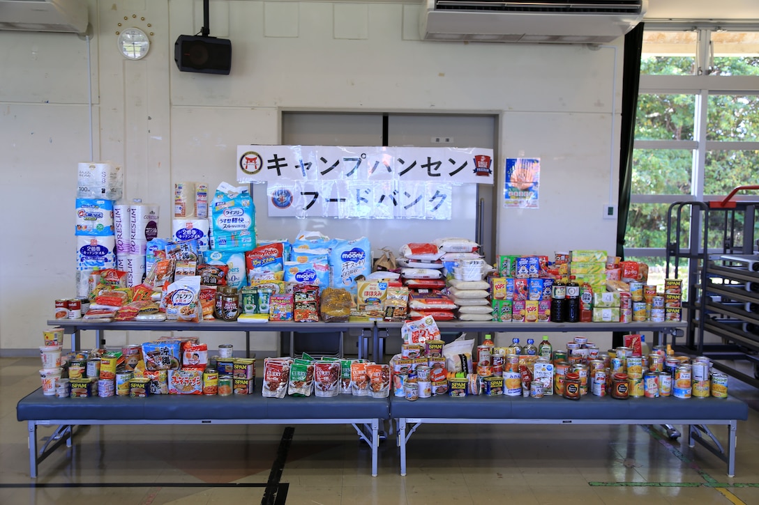 ７月１日、海兵隊'キャンプ・ハンセンの海兵隊員たちがフードバンクドネーションを金武町社会福祉協議会に行いました。