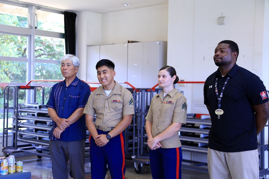７月１日、海兵隊'キャンプ・ハンセンの海兵隊員たちがフードバンクドネーションを金武町社会福祉協議会に行いました。