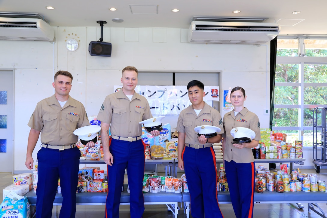 ７月１日、海兵隊'キャンプ・ハンセンの海兵隊員たちがフードバンクドネーションを金武町社会福祉協議会に行いました。