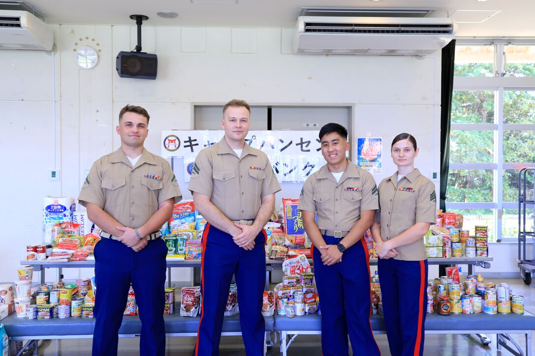 ７月１日、海兵隊'キャンプ・ハンセンの海兵隊員たちがフードバンクドネーションを金武町社会福祉協議会に行いました。