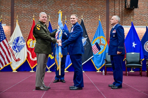 New Aviation commander takes guidon from DLA director