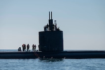 West Coast-based Naval Special Warfare (NSW) operators conduct military dive operations and prepare to board the Los Angeles-class fast-attack submarine USS Greeneville (SSN 772) during fleet interoperability training in the Eastern Pacific Ocean.