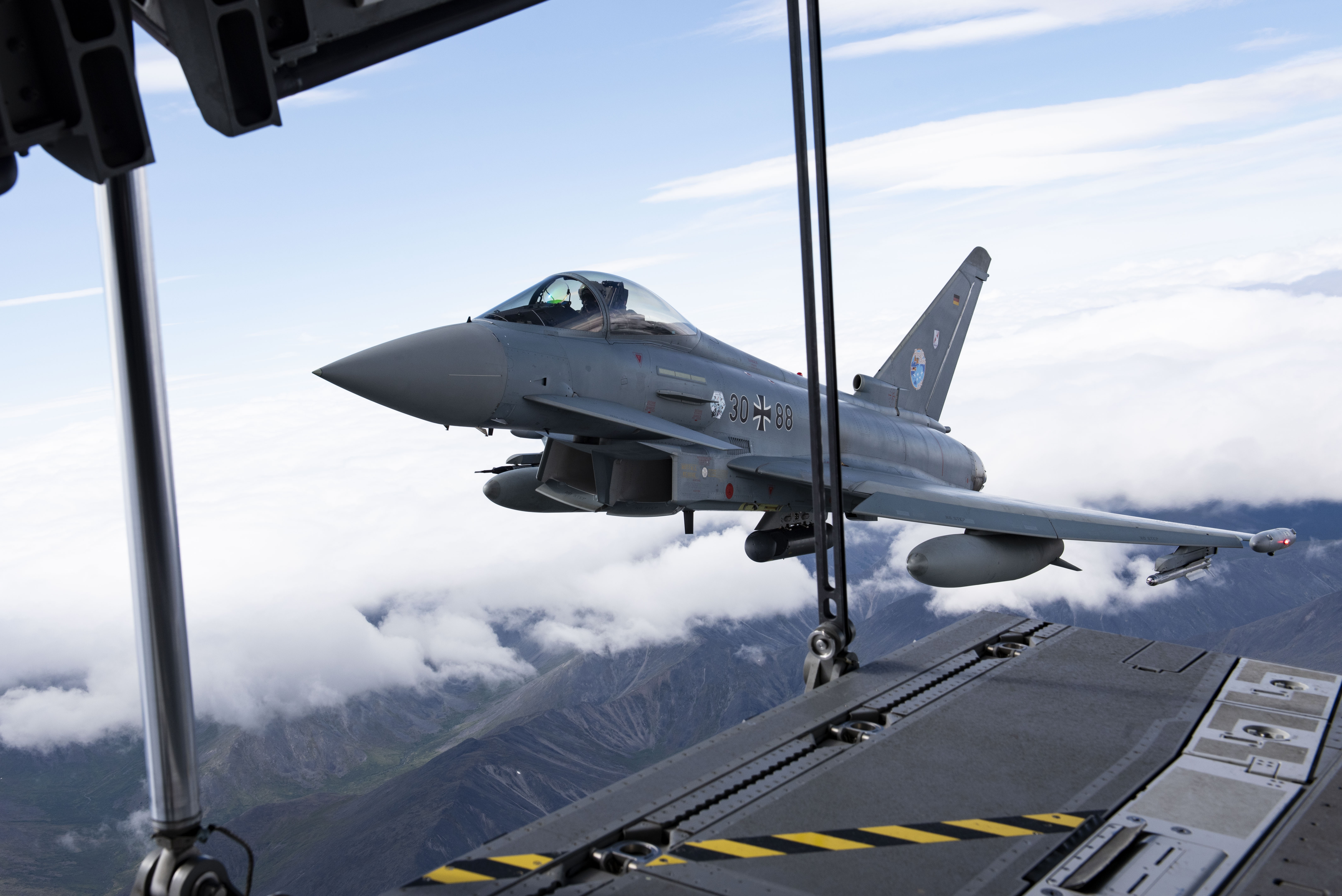 dor　BRIEFING JET TALL MW AF Secretary Kendall experiences VISTA of future flight test