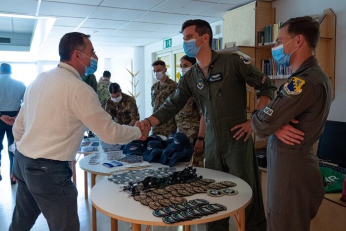2 men shaking hands