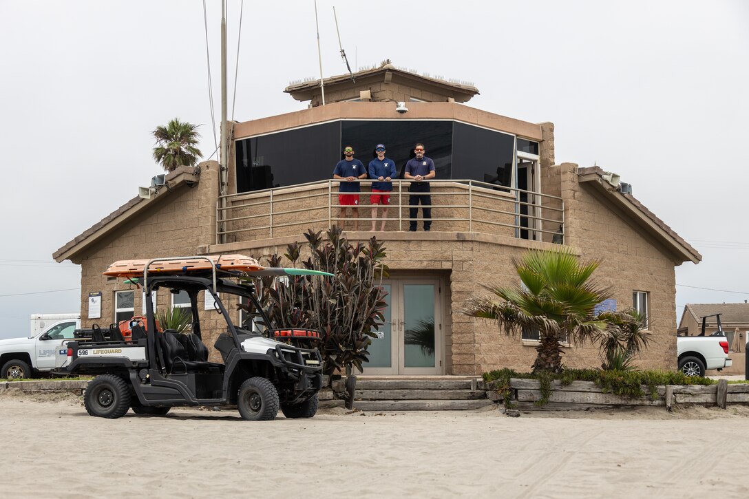 Lifeguards save the lives of swimmers 4th of July