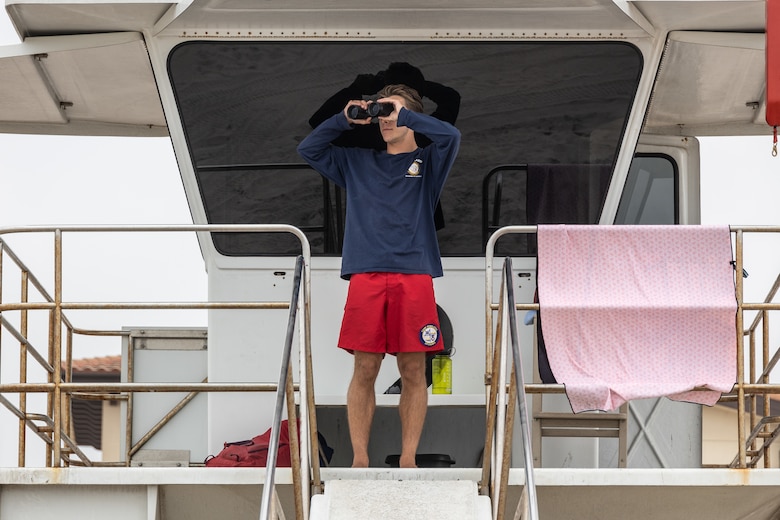 Lifeguards save the lives of swimmers 4th of July