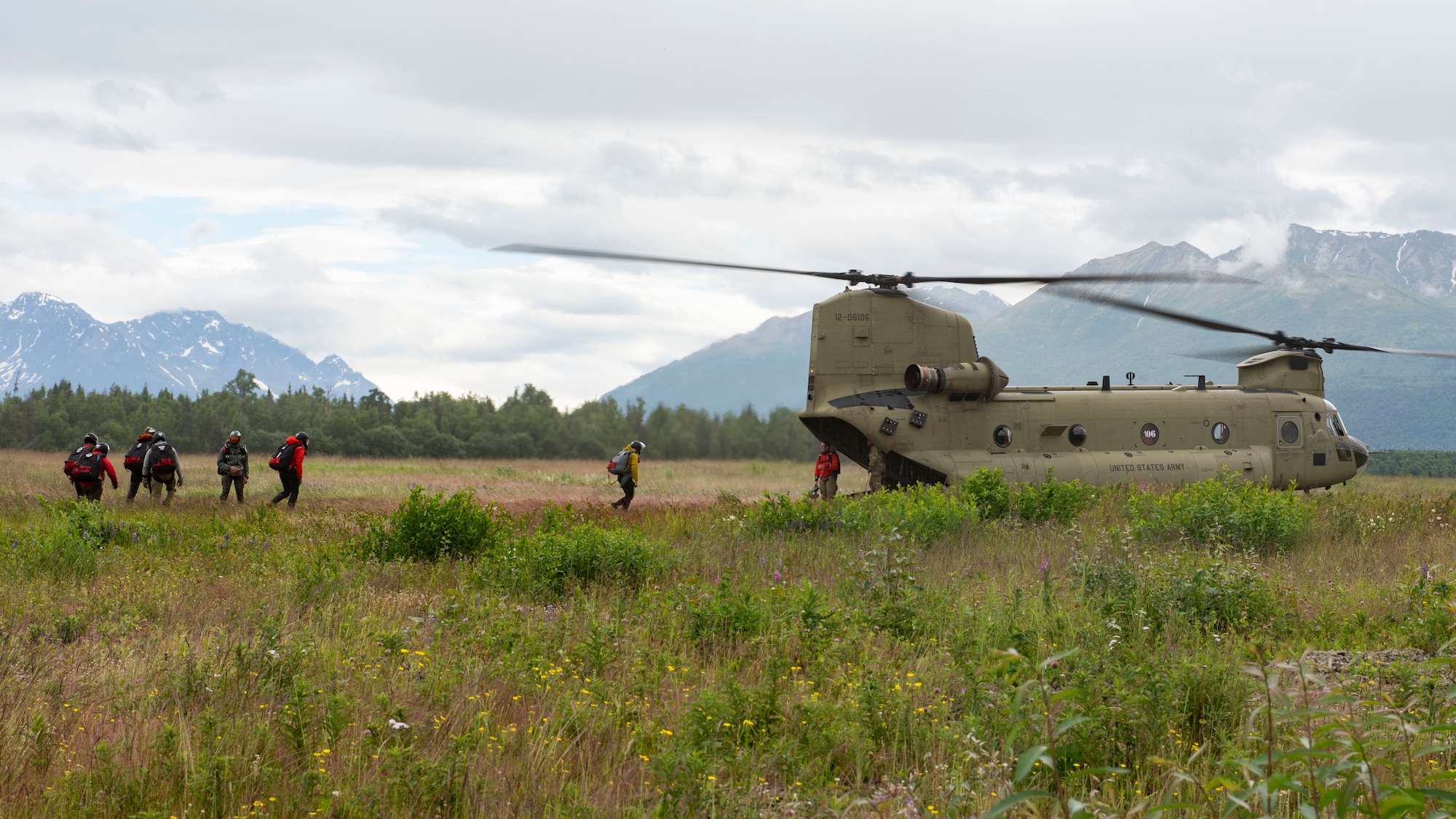Pararescuemen, paratroopers, tactical air controllers conduct joint airborne operations