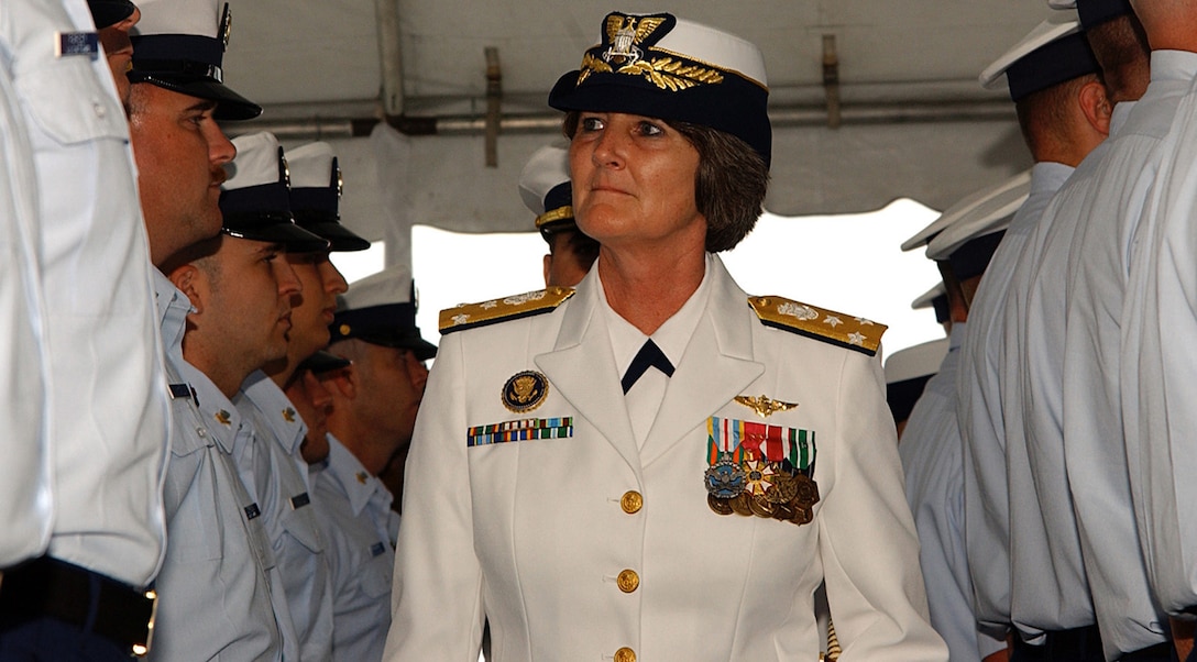 2004- VADM VIVEN CREA INSPECTS MSST