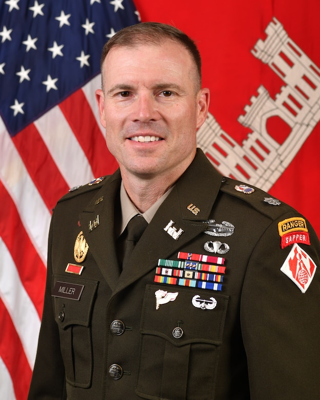 Official photo of Lt. Col. Matthew T. Miller, commander, USACE-Albuquerque District.