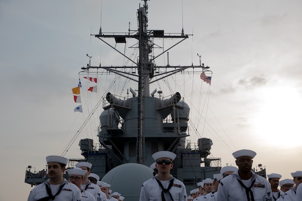 240717-N-XL529-1001
PORT KLANG, Malaysia (July 17, 2024) - Sailors aboard the U.S. 7th Fleet flagship USS Blue Ridge (LCC 19) stand in formation while manning the rails as the ship arrives in Port Klang, Malaysia for a scheduled port visit, July 17, 2024. 7th Fleet is the U.S. Navy's largest forward-deployed numbered fleet, and routinely interacts and operates with allies and partners in preserving a free and open Indo-Pacific region. (U.S. Navy photo by Lt. j.g. Sarah Merrill)