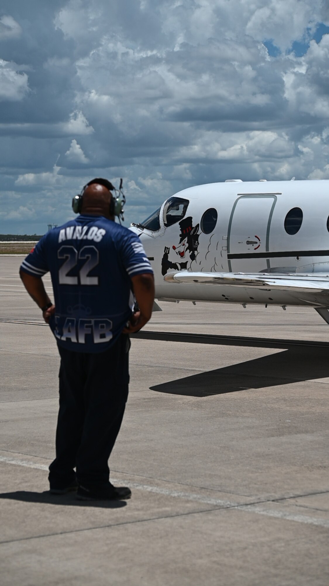 A 47th Maintenace Directorate member sends U.S. Air Force Col. Andrew Katz, 47th Flying Training Wing (FTW) deputy commander, off on his “fini” flight in a T-1A Jayhawk at Laughlin Air Force Base, Texas, July 15, 2024. Katz’s fini flight symbolized the last flight he took as deputy commander before he relinquished command of the 47th FTW. (U.S. Air Force photo by Senior Airman Kailee Reynolds)