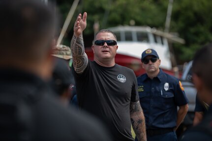 U.S. Army MAJ Keith Hapenney, commander, 33rd WMD-CST, conducts a post-brief during a weapons of mass destruction exercise with civilian agencies, the Hawaii National Guard, and a half dozen other integrated CST teams and CBRNE Enhanced Response Force Packages (CERFP). The exercise poised military and civilian response partners to better integrate capabilities when disaster strikes.