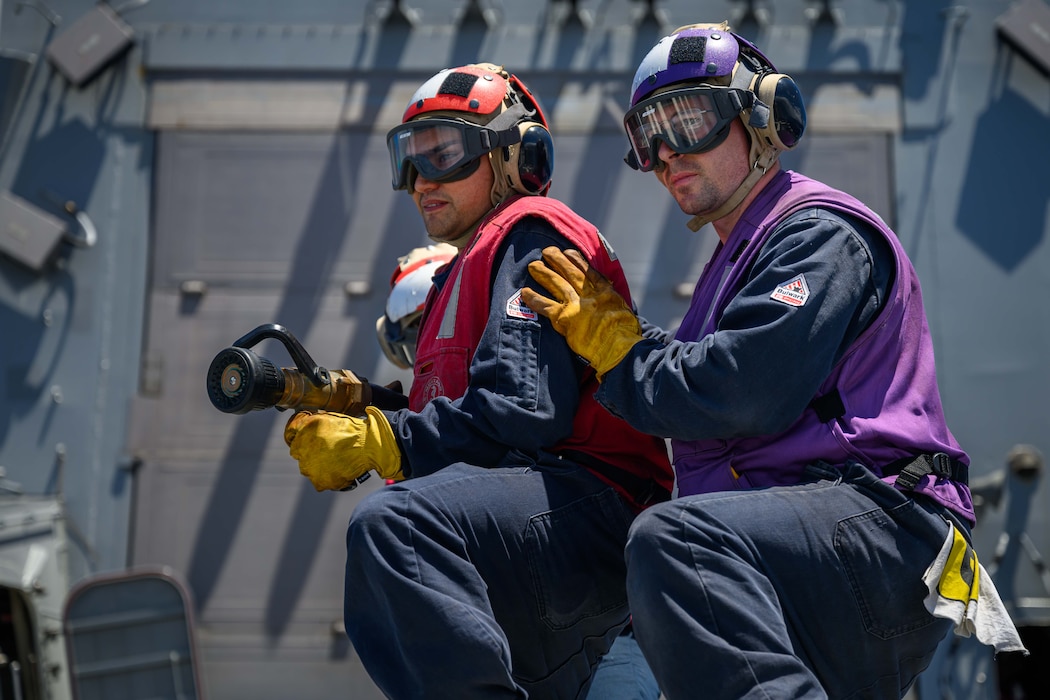 GSM1 Brandon Gauthier, right, and DC2 Daniel Johnston train during an aviation firefighting drill aboard USS Gridley (DDG 101).