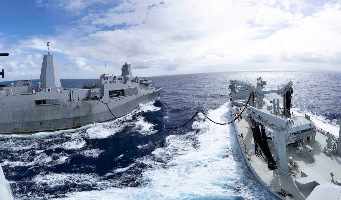 USS Somerset (LPD 25), left, refuels with the Royal Canadian Navy replenishment ship Asterix in the Pacific Ocean.