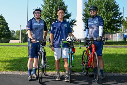 Bihlajama, Zabala and Abellanosa stand in a row, each holding their bikes.