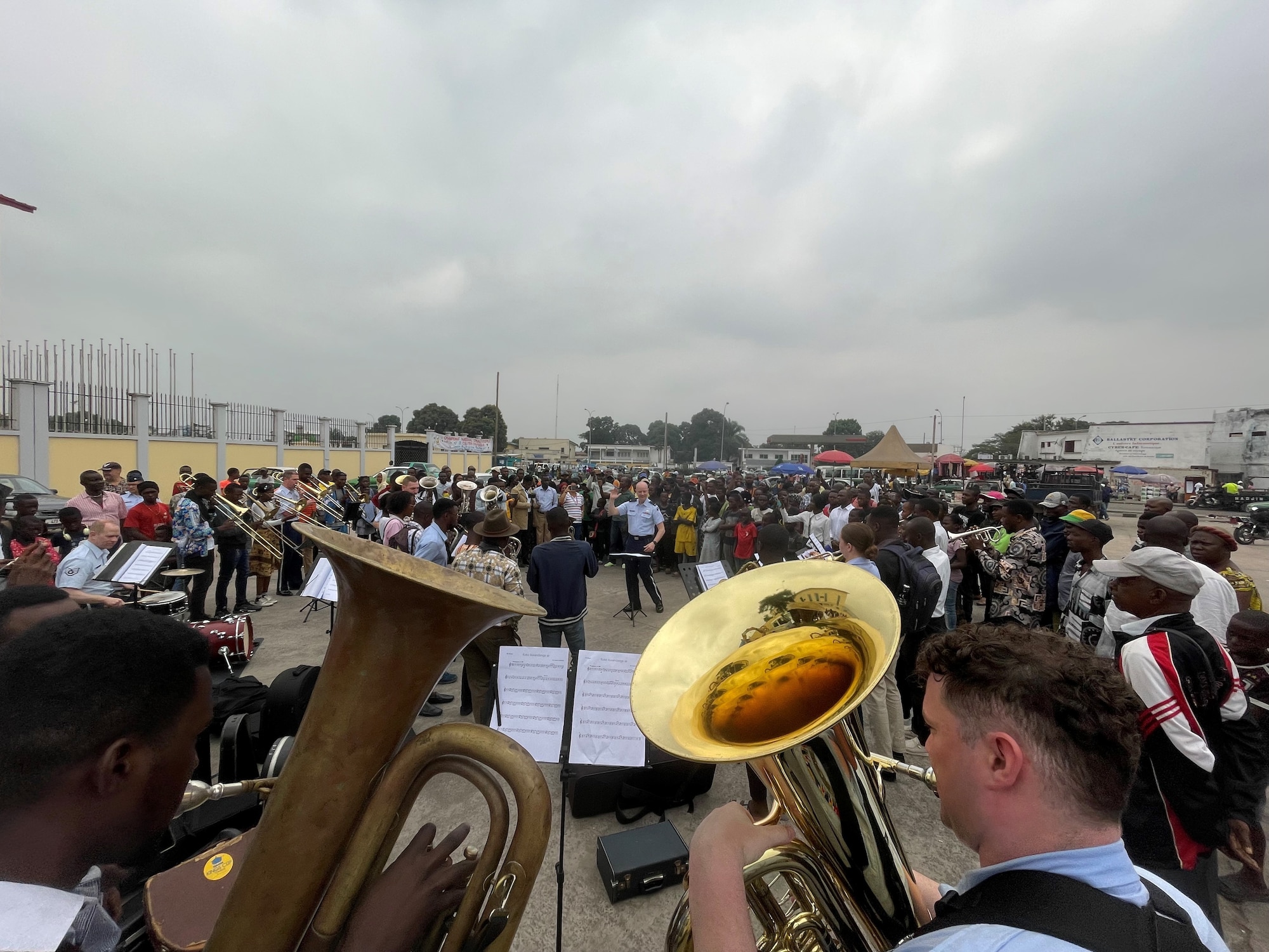 U.S. Air Forces in Europe-Air Forces Africa Band brass quintet “Five Star Brass” perform alongside students of the School of Art for at the Total market in Brazzaville, Republic of the Congo. 2Lt Jay Sconyers conducted the joint performance of the Congolese piece “Hymne de la Paix”. The USAFE-AFAFRICA Band serves as a bridge to increase cultural ties and enrich the partnerships between the U.S. and Republic of the Congo through music. (U.S. Air Force photo by Dominik Halnais)