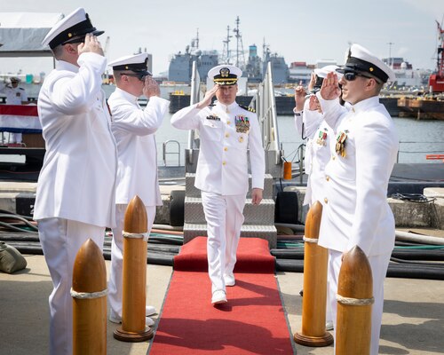 Cmdr. Keith Turnbull, commanding officer of the Virginia-class fast-attack submarine USS Washington (SSN 787), renders a salute to sideboys at the conclusion of the boat’s change of command ceremony at Naval Station Norfolk, July 19, 2024.