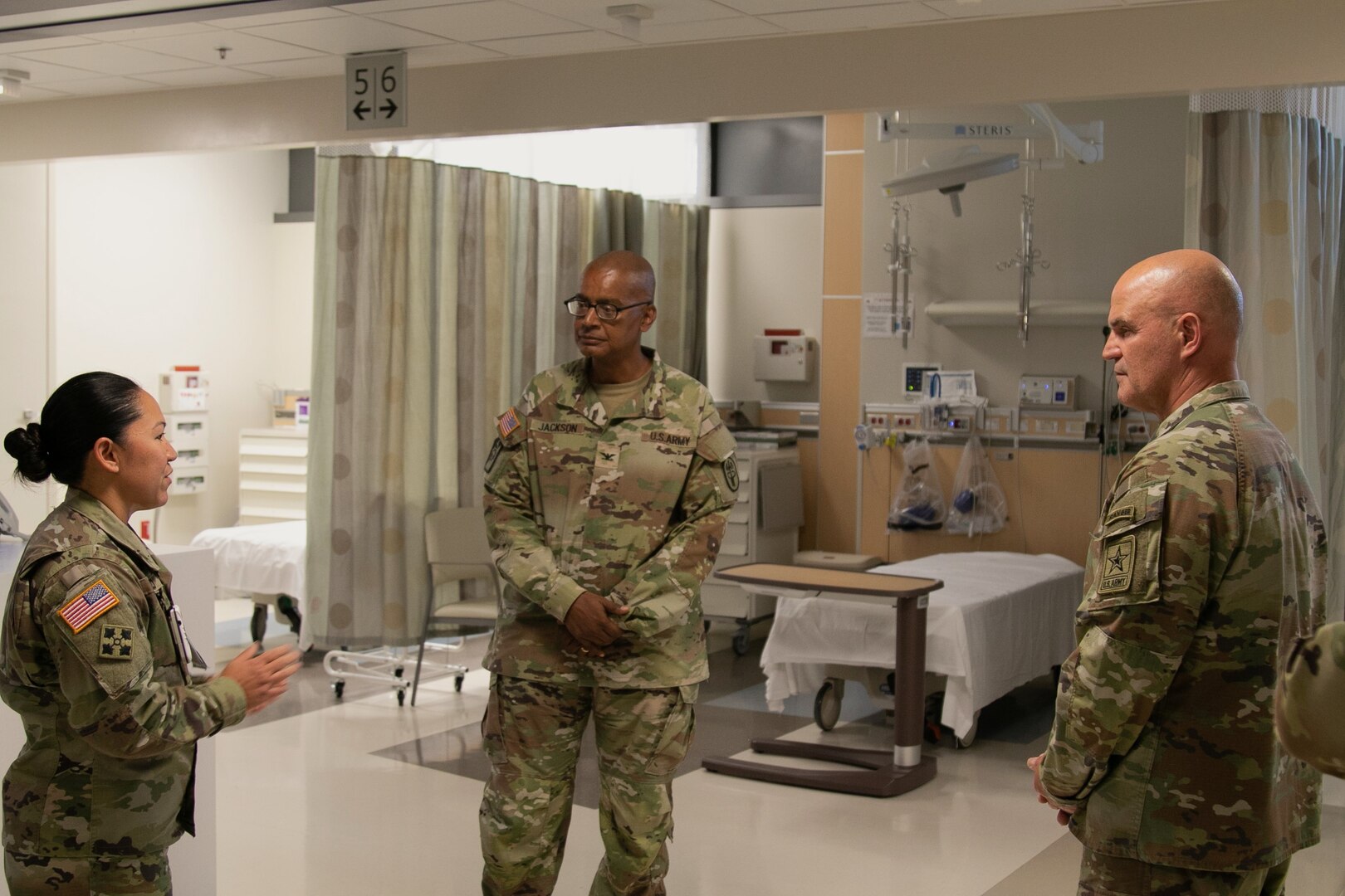 MAJ Regina Velasco briefs GEN Mingus and COL Jackson on recent in-patient surgical services tour